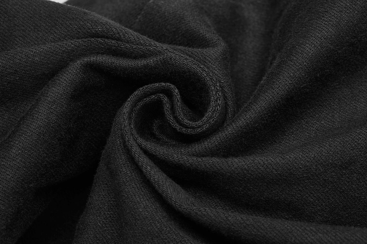 Industrial chain and metal hardware detail on black Gothic cargo pants