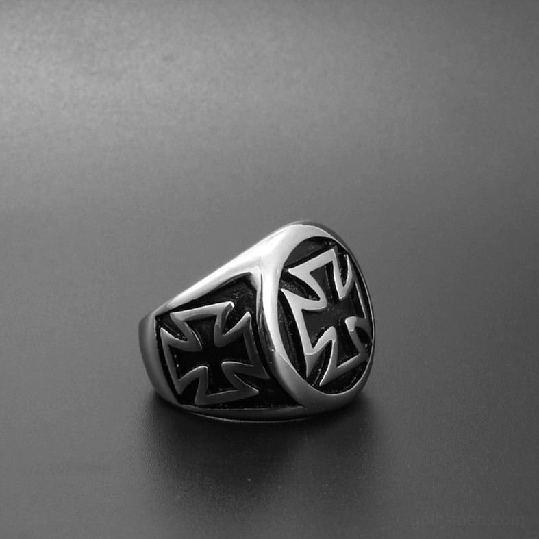 Celtic cross gothic ring rear view shoulder details black silver stainless steel
